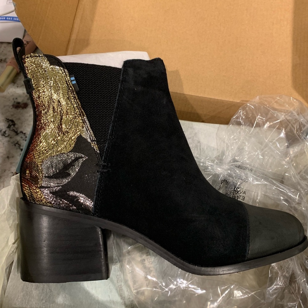 BRAND NEW TOMS booties
